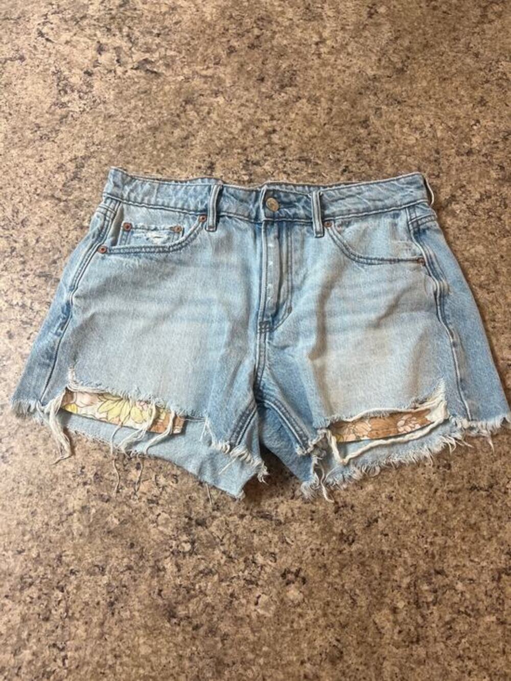 American Eagle Tomgirl Shorts Size 4